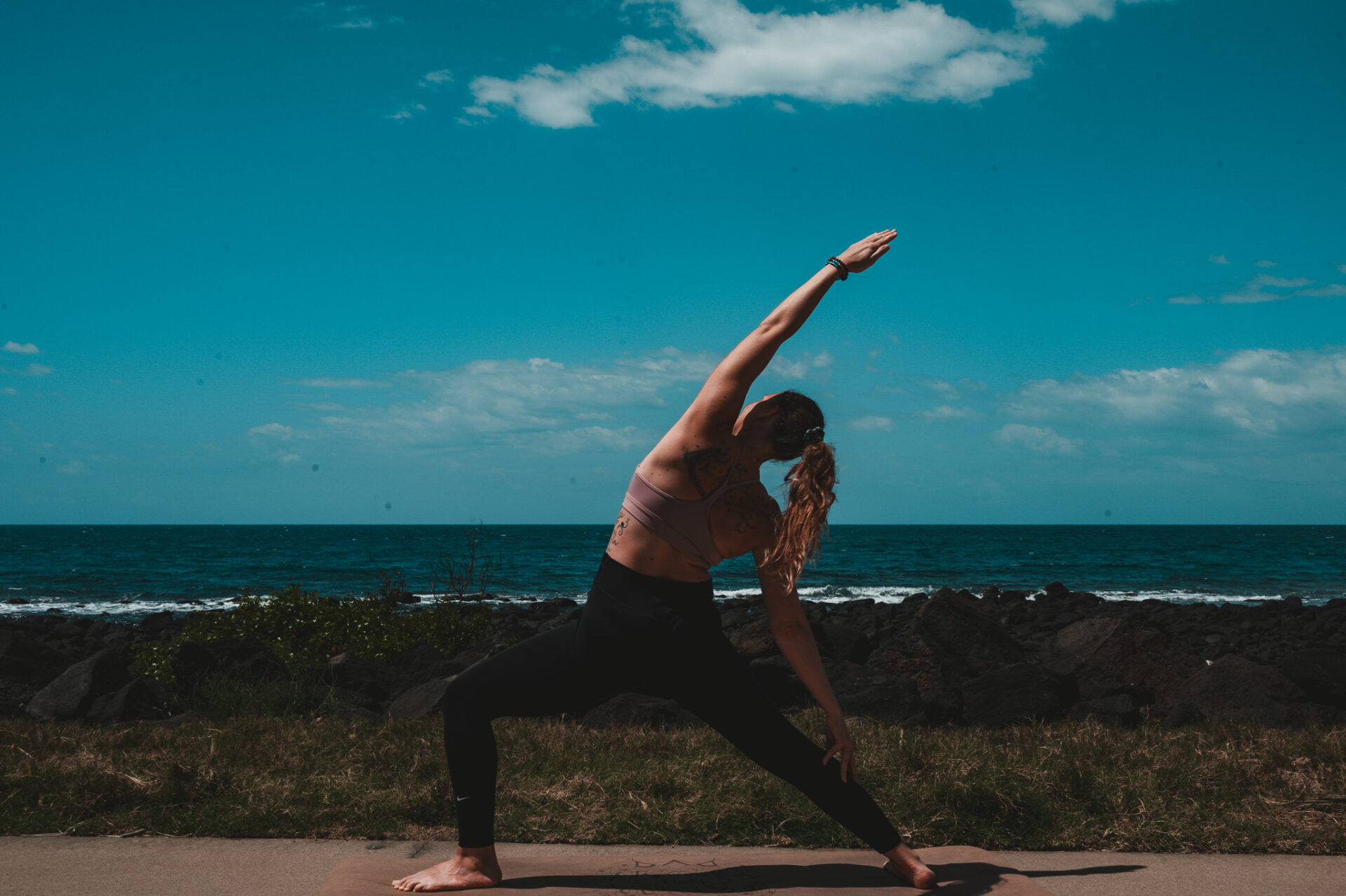 Posture de la sauterelle, yoga