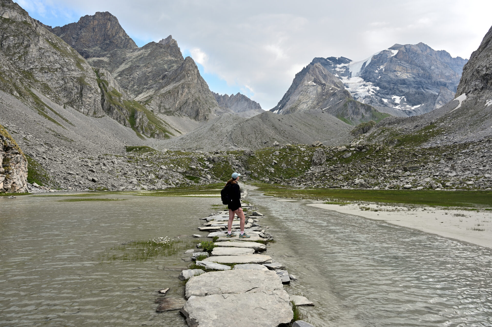 Chemin de pierres au lac des vaches, massif de la Vanoise
