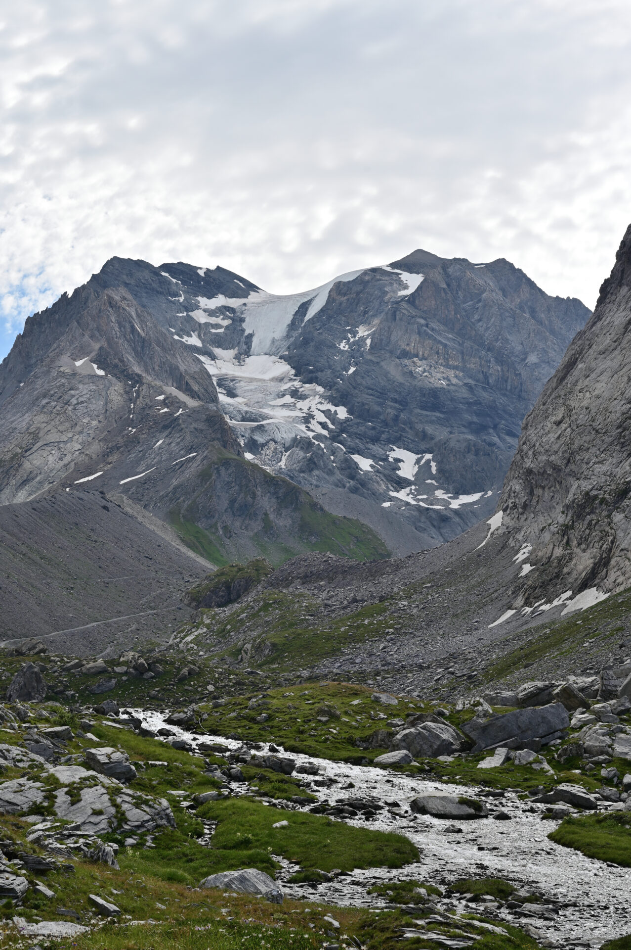 Un sommet encore enneigé dans le massif de la Vanoise