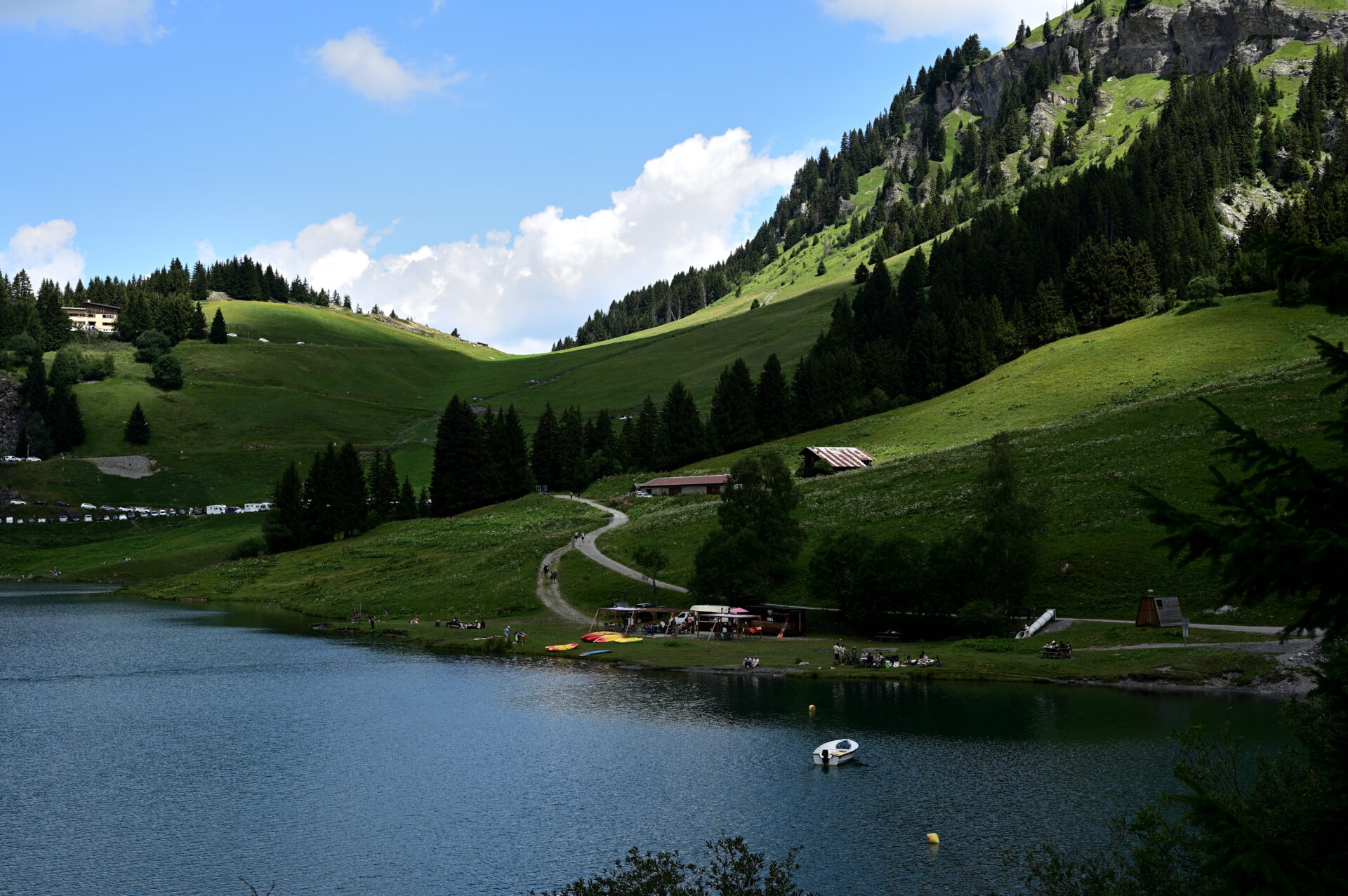 La plaine autour du lac de Saint Guérin dans le massif du Beaufortain