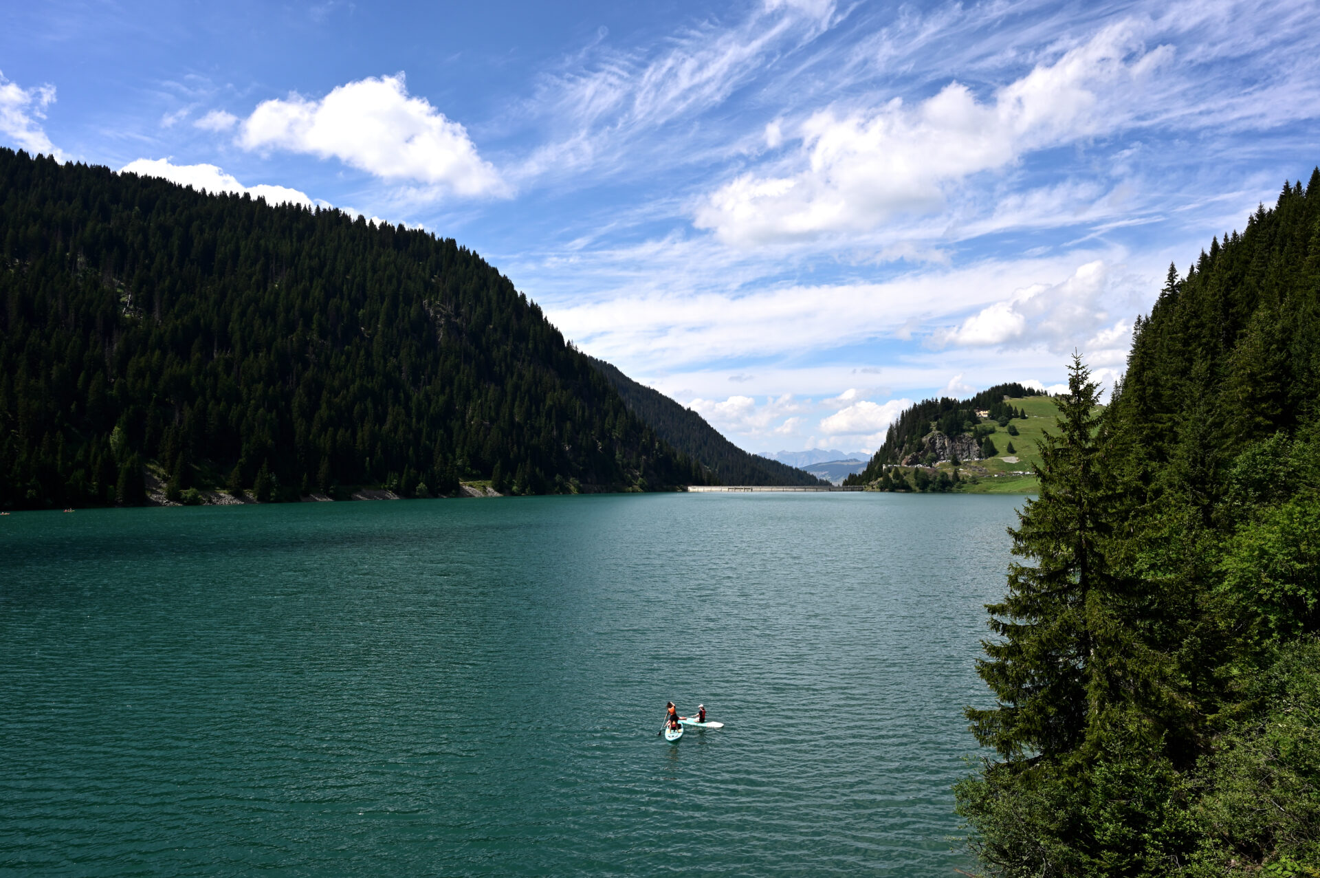 Vue sur le lac depuis la passerelle de Saint-Guérin