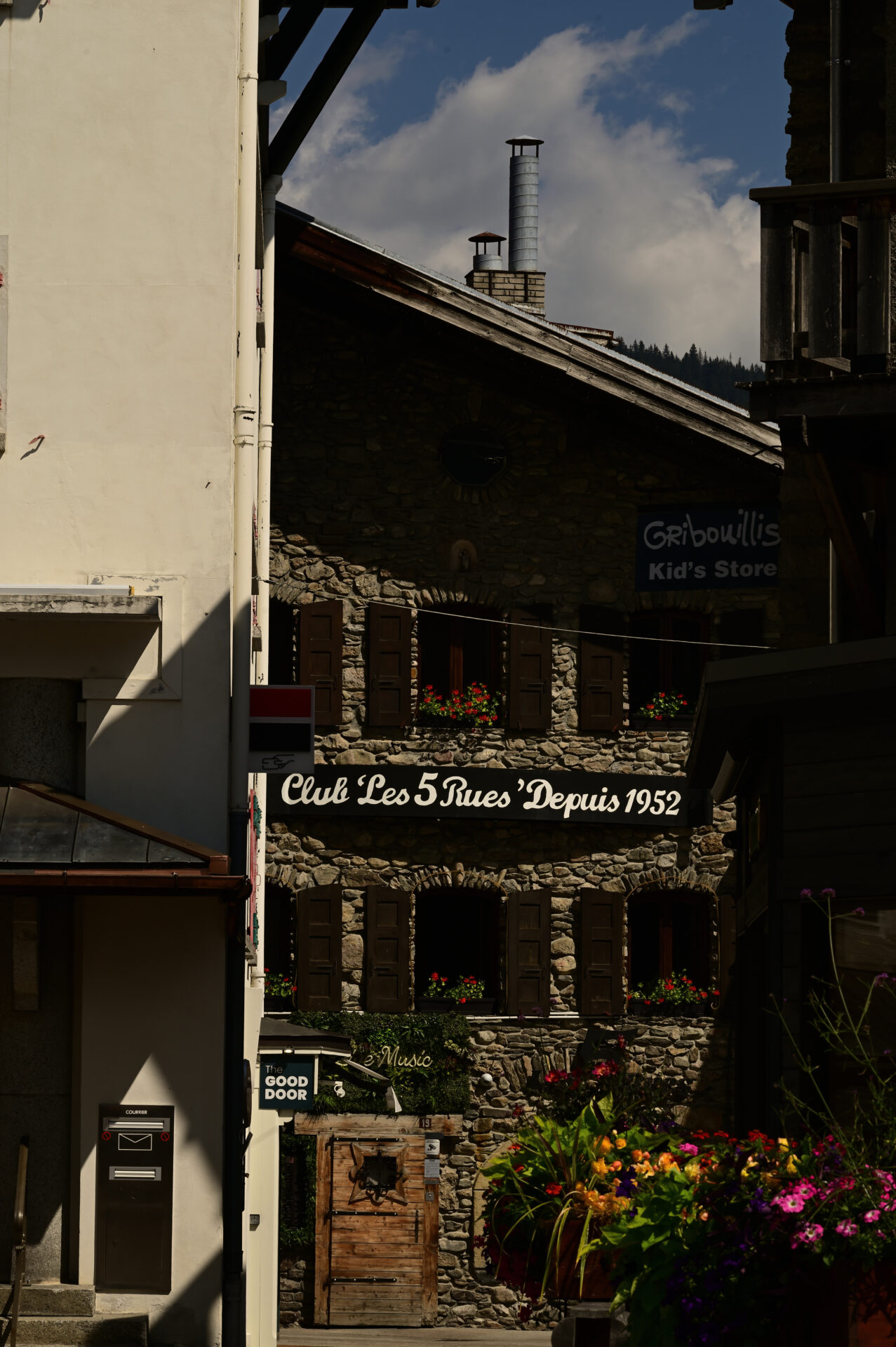 Une maison en pierres dans le village de Megève