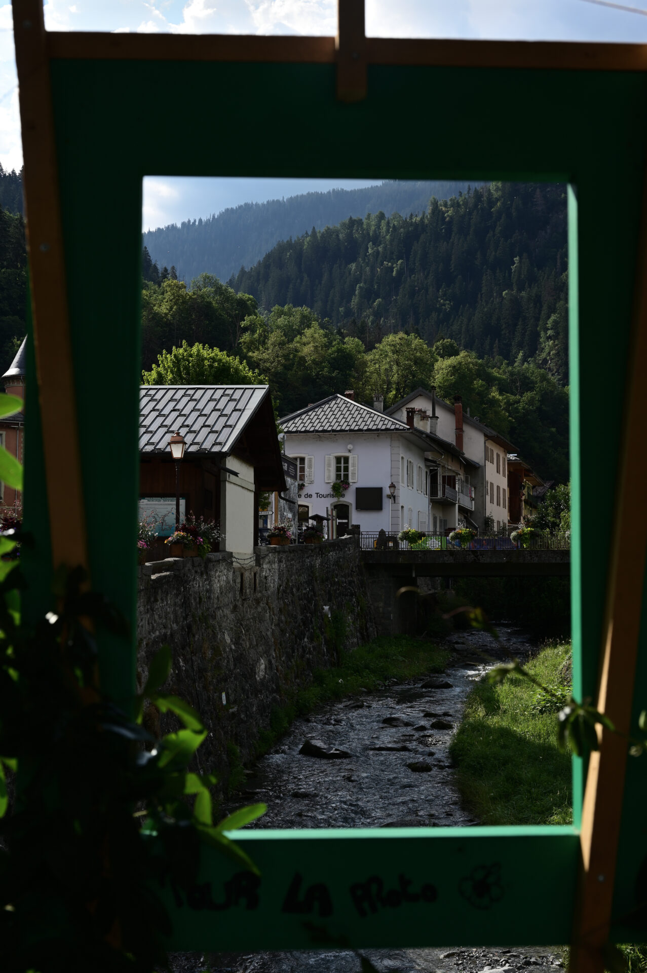 Arrêt photo sur un pont du village de Beaufort