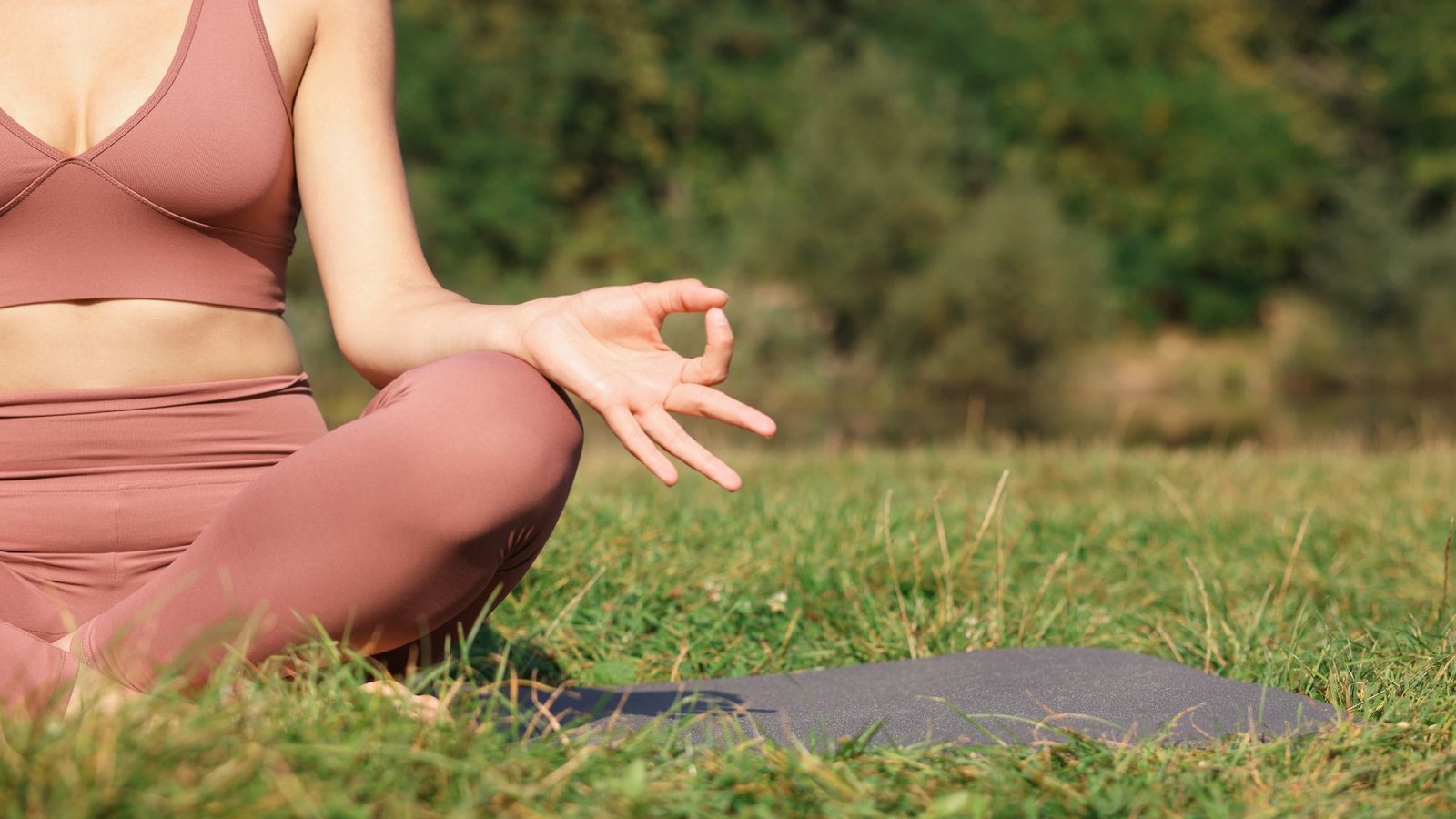 Séquence de yoga pour récupérer après un long vol